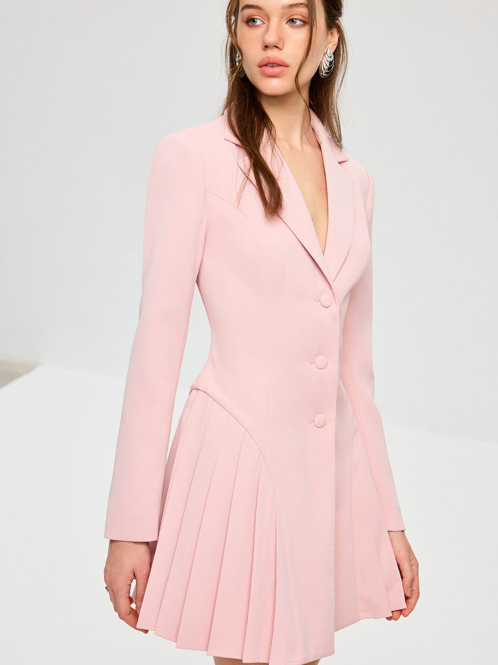 Robe blazer plissée et ajustée