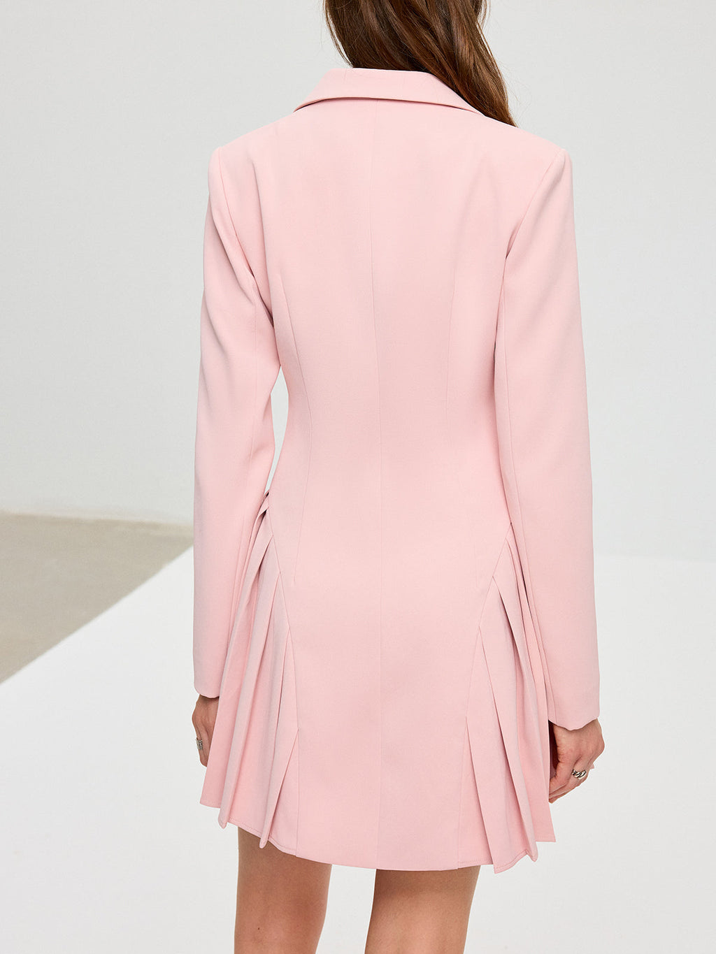Robe blazer plissée et ajustée