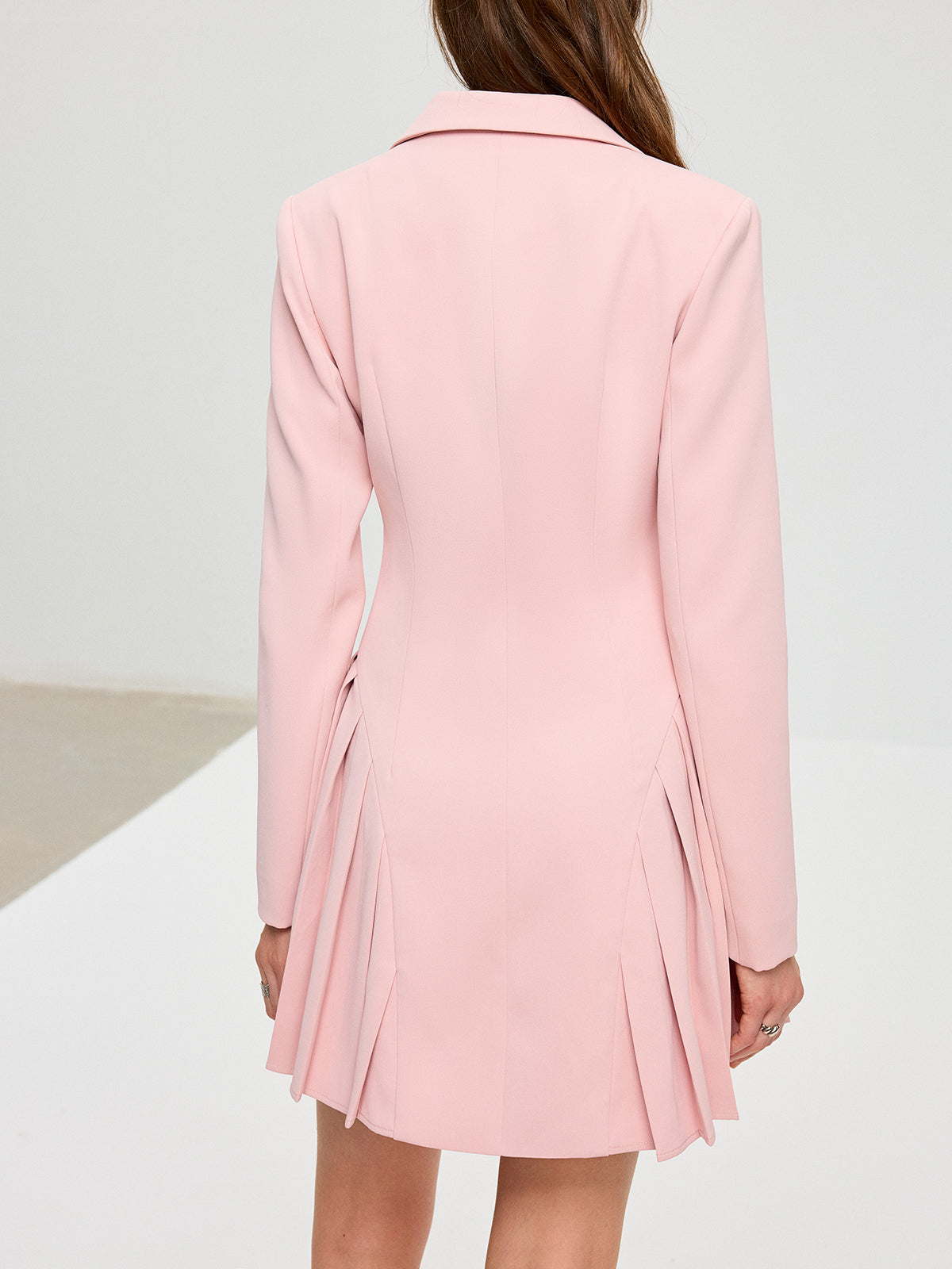 Robe blazer plissée et ajustée