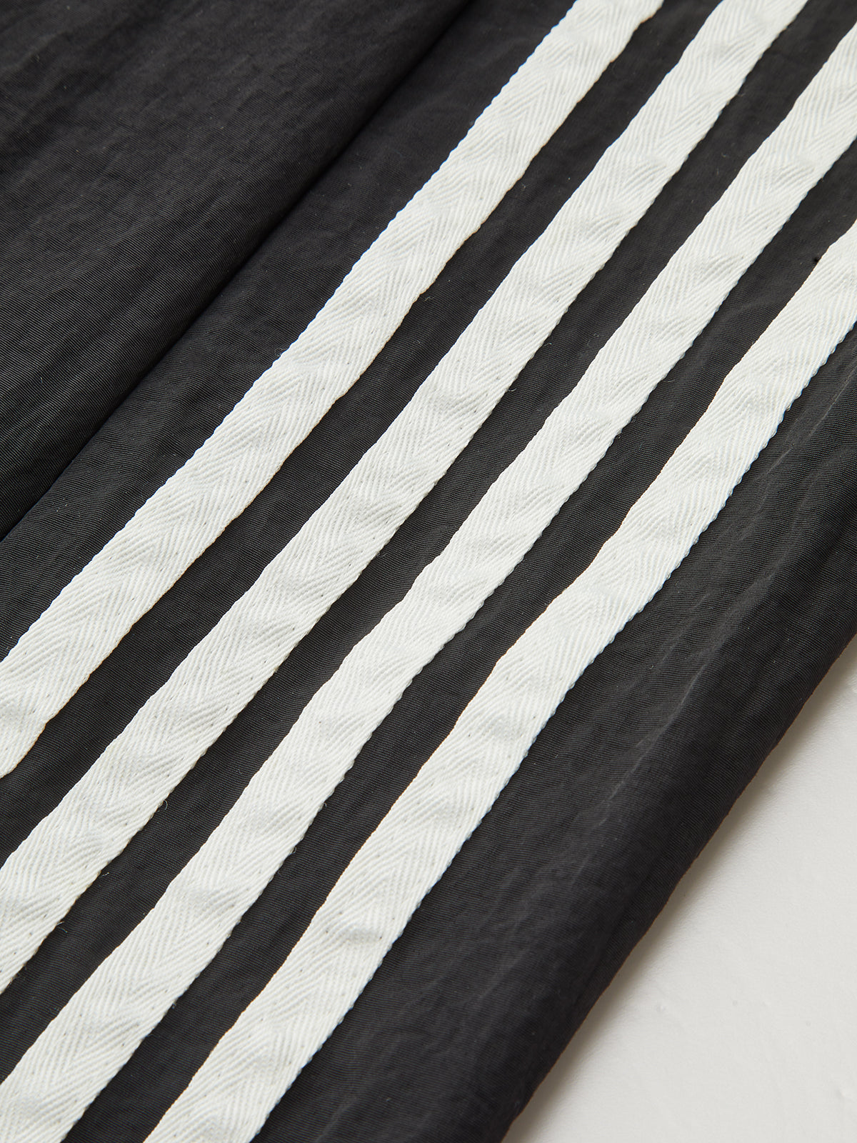 Jeans-Midirock mit Streifen und Kordelzug 