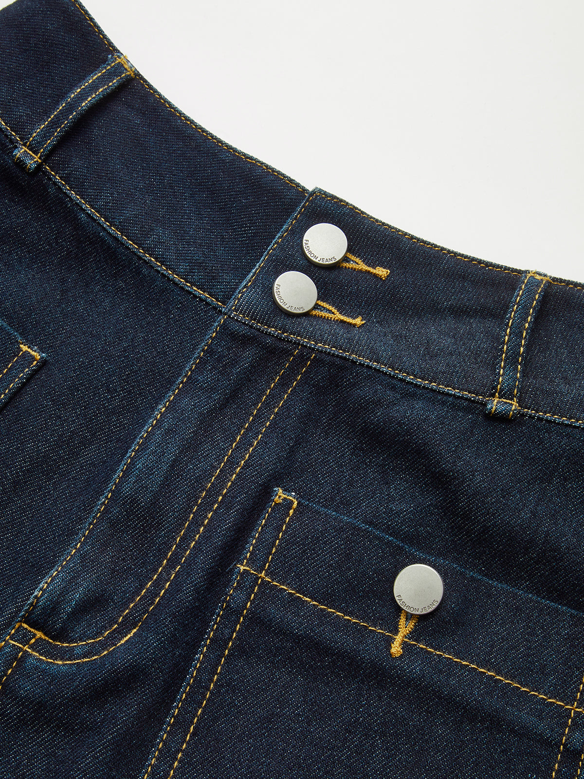 High-Waist-Jeans mit zwei Knöpfen und geradem Bein