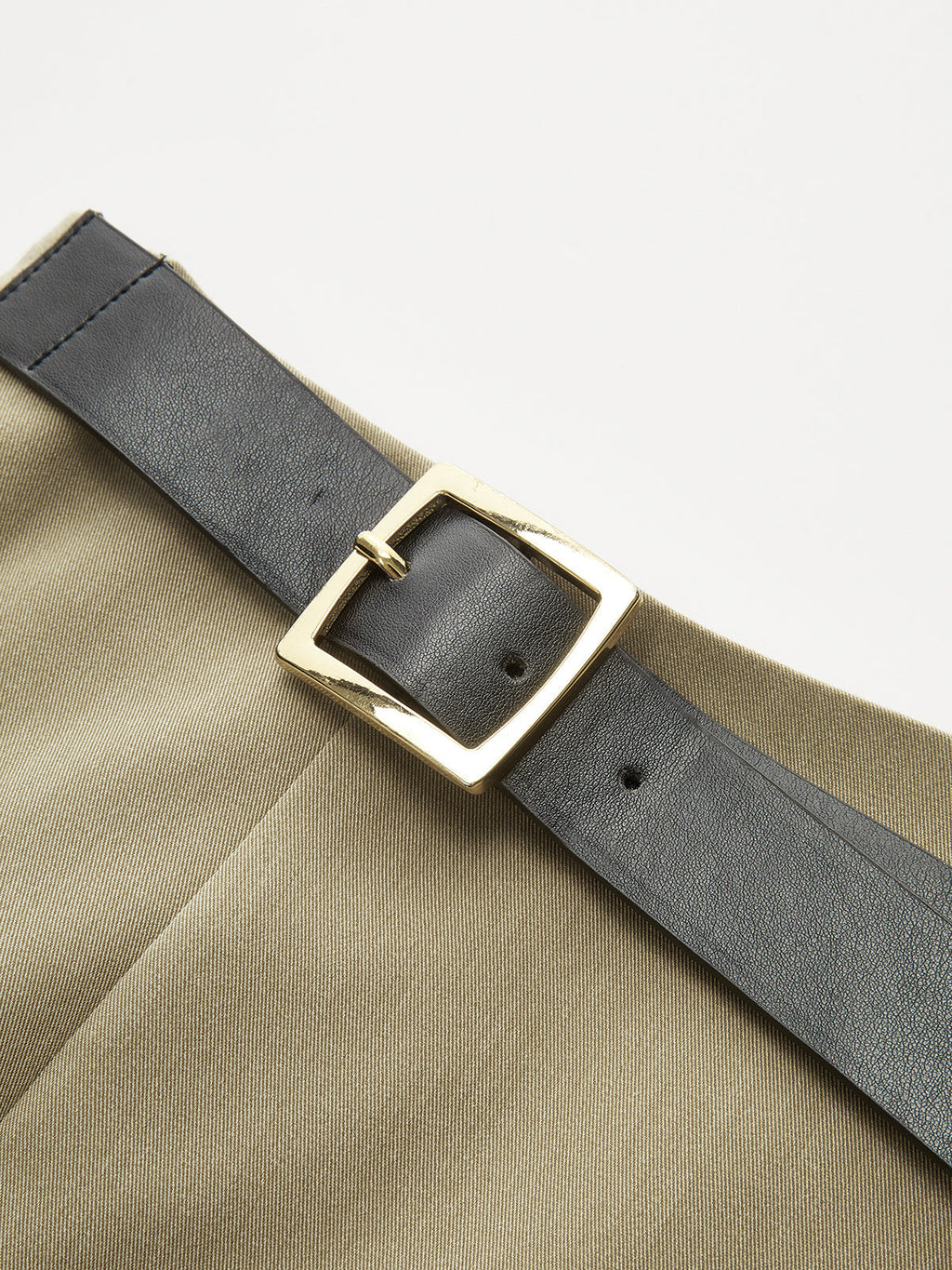 Jupe drapée asymétrique ceinturée