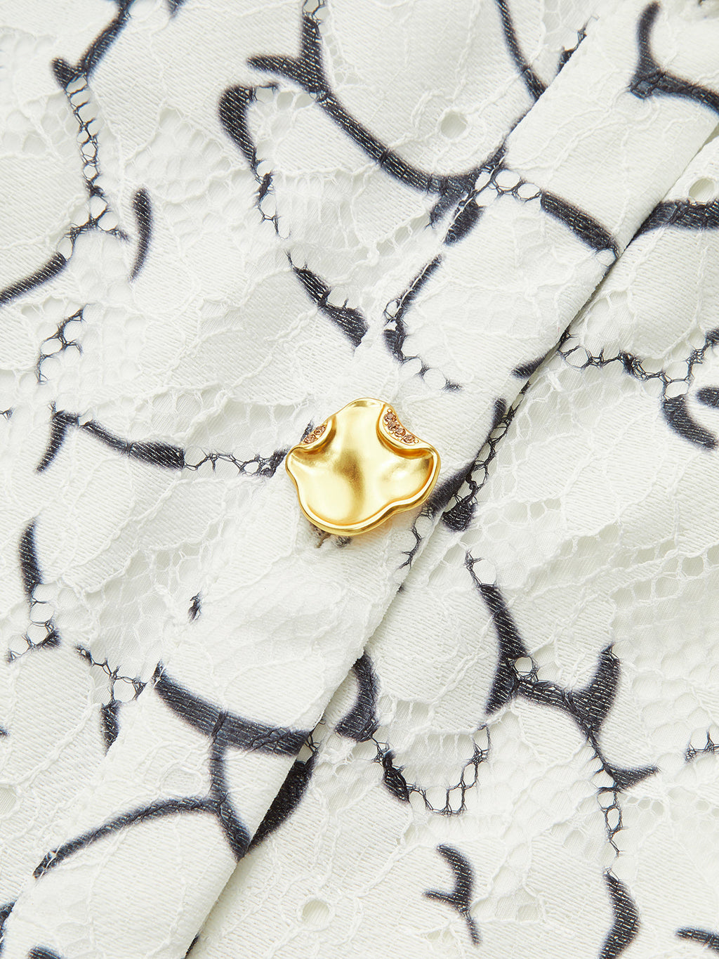 Robe longue en dentelle à manches bouffantes avec double ceinture