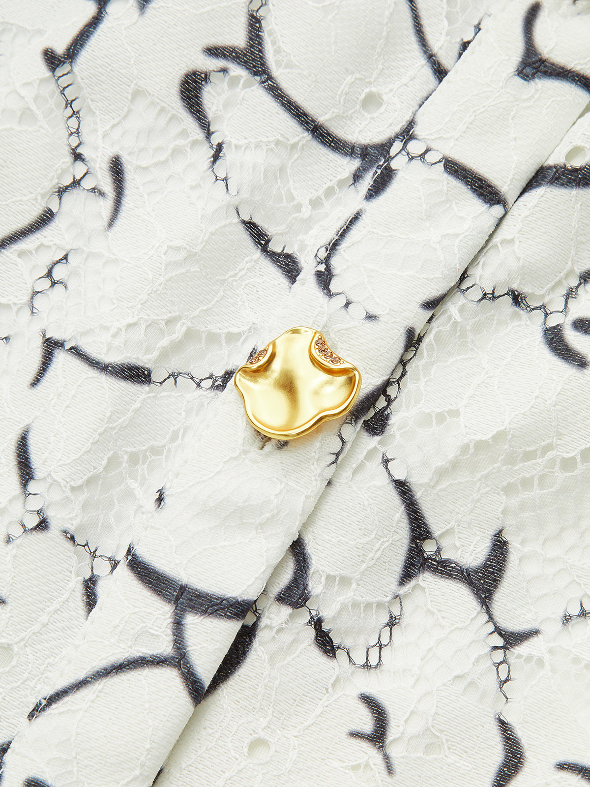 Robe longue en dentelle à manches bouffantes avec double ceinture