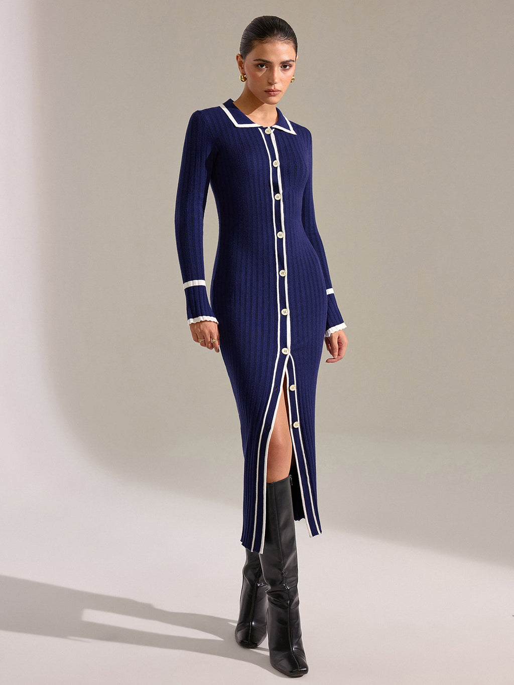 Robe midi ajustée boutonnée à détails contrastants