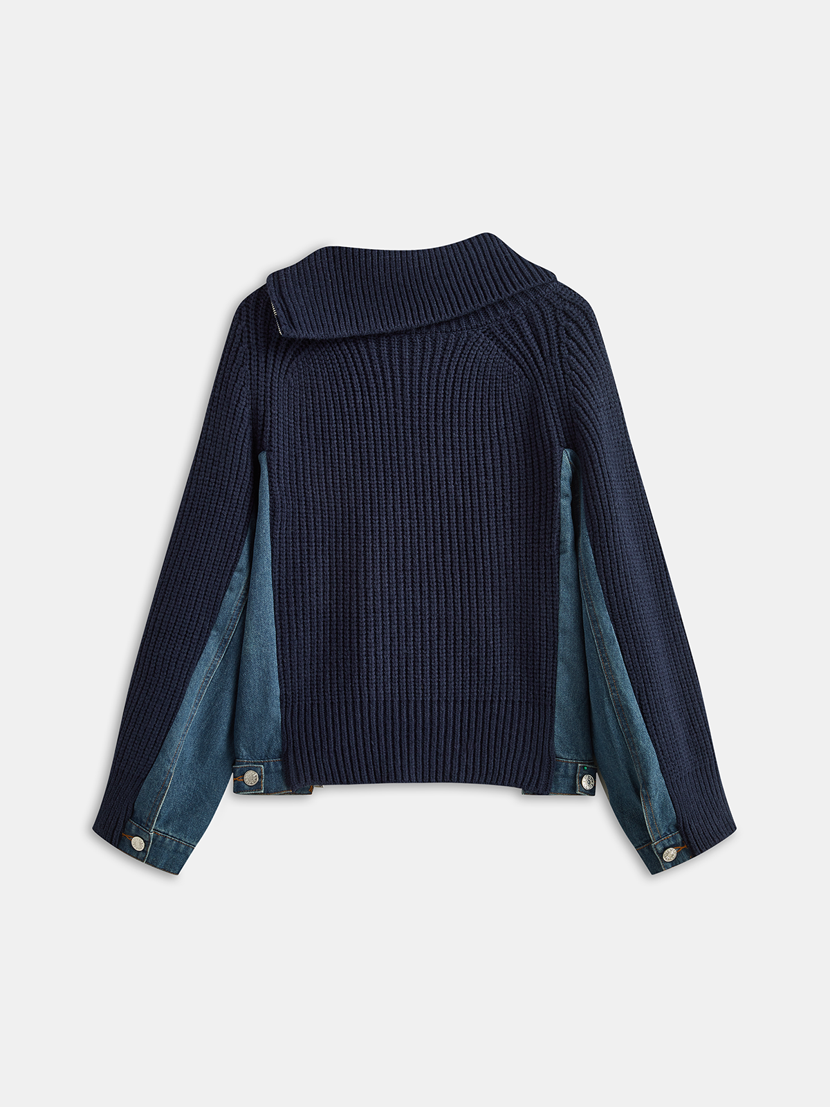 Asymmetrischer Strickcardigan aus Denim-Paneelen mit Reißverschluss