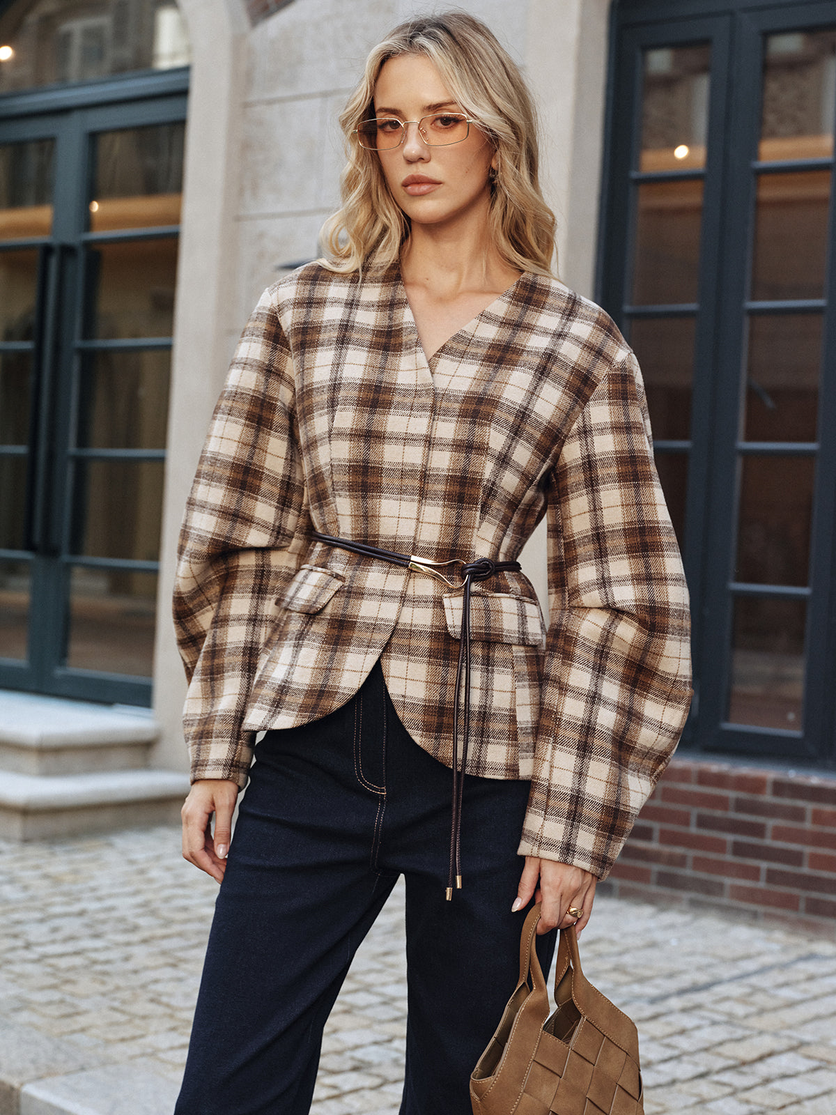Manteau en tweed à carreaux ceinturé