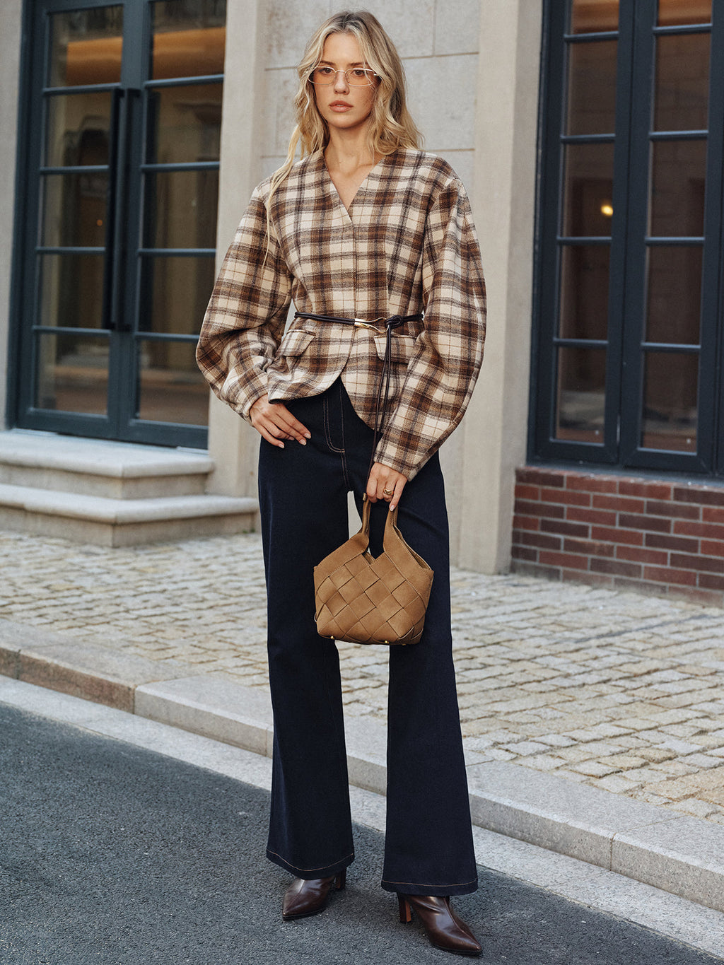 Manteau en tweed à carreaux ceinturé