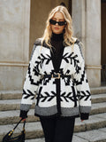 Strickjacke mit geometrischem Muster und Kragen ohne Gürtel