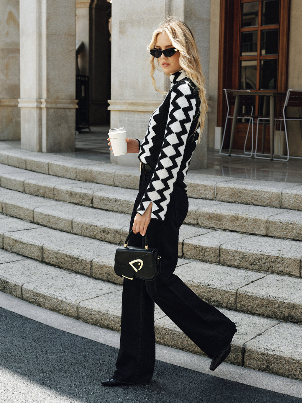 Rollkragenpullover mit Chevron-Muster