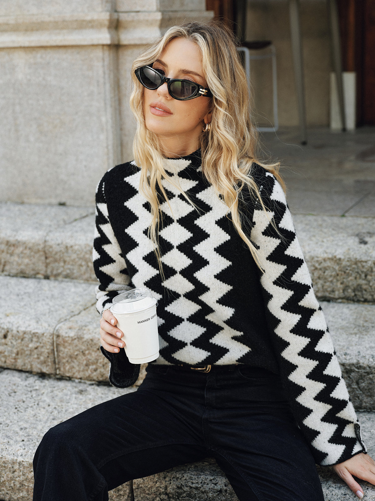 Rollkragenpullover mit Chevron-Muster
