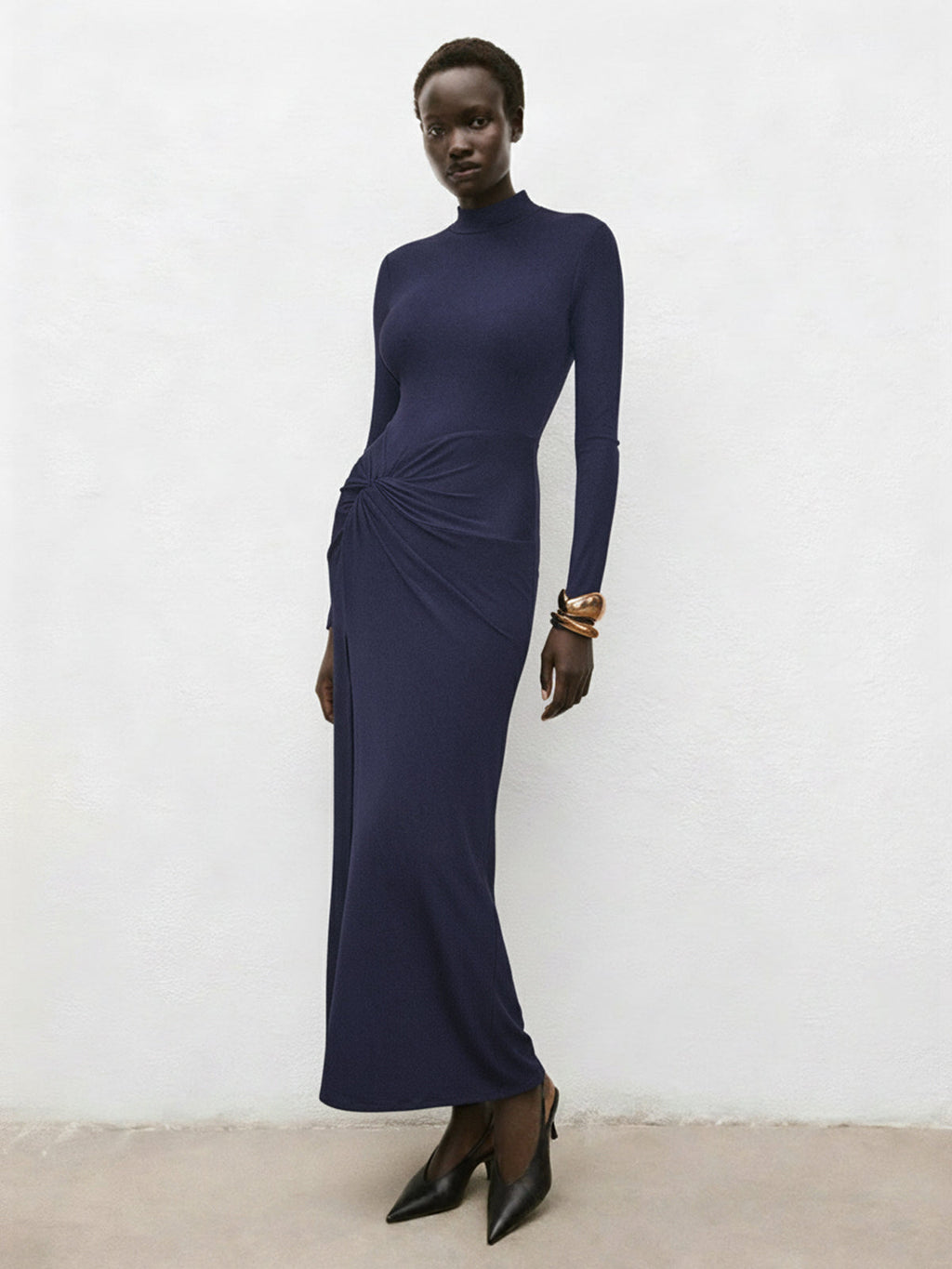 Rollkragen-Maxikleid mit Raffung und Schlitz