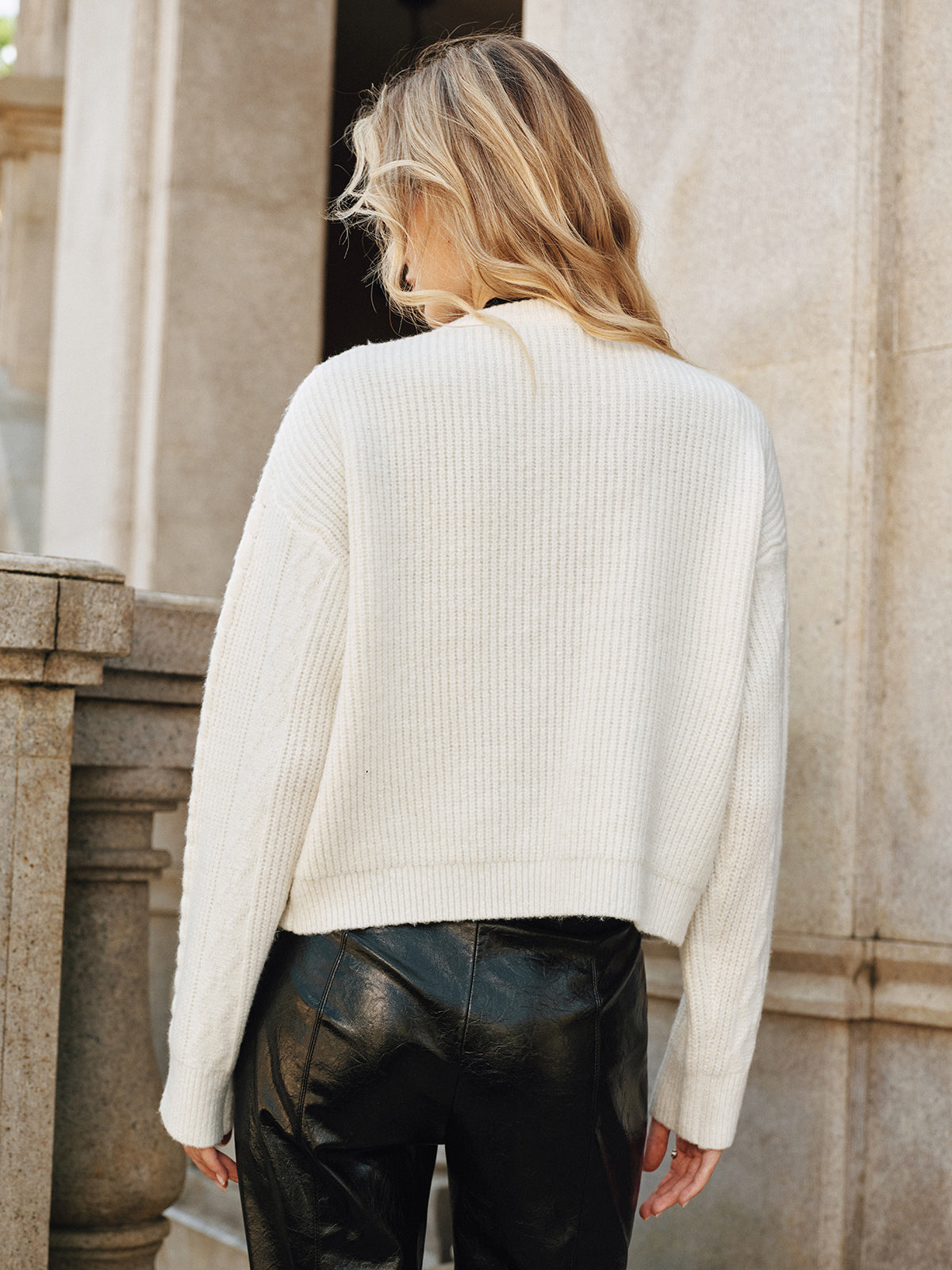 Gilet en maille torsadée avec fermeture à boucle 