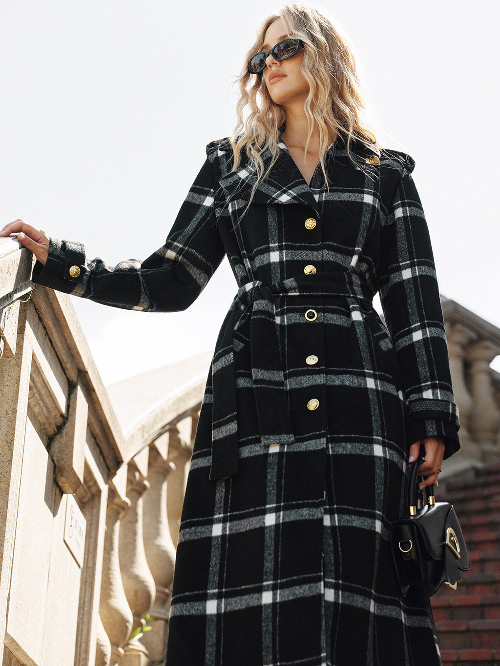 Karierter Trenchcoat aus Wollmischung mit Gürtel