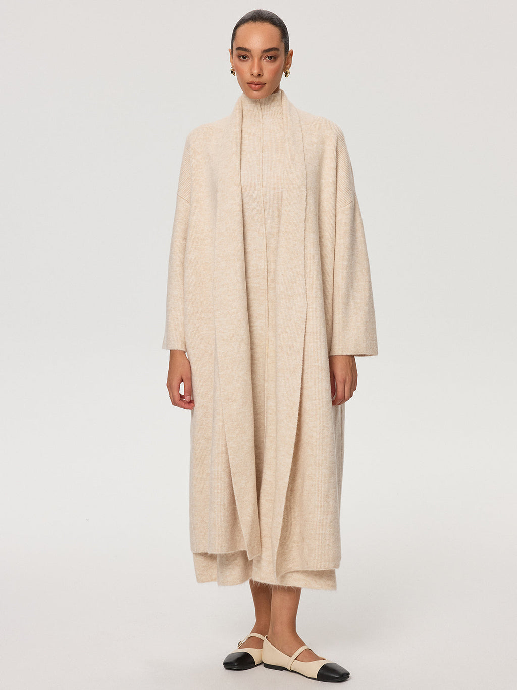 Strickmantel und ärmelloses Rollkragenkleid Zweiteiler