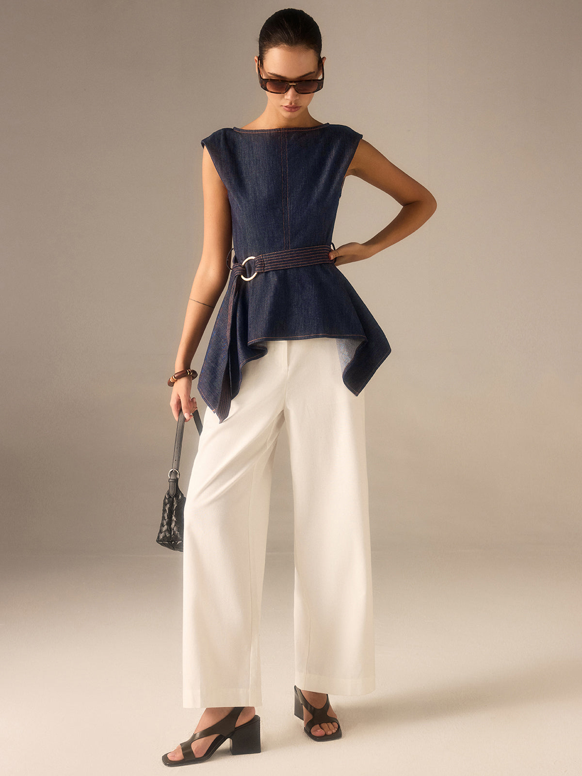 Jeans-Schößchen-Top mit Gürtel und asymmetrischem Saum