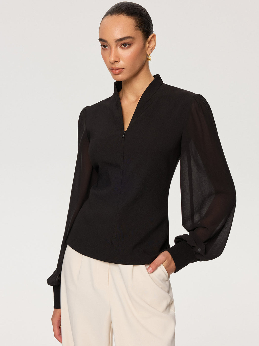 Chiffonbluse mit Reißverschlussdetail an den Ärmeln