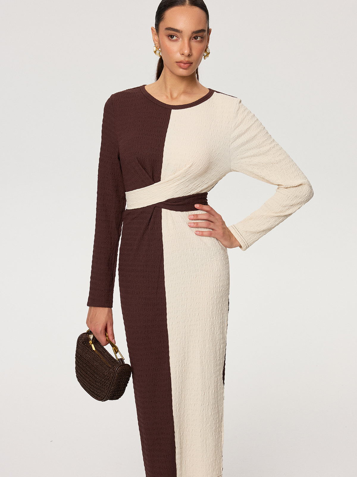 Robe maxi texturée à carreaux et nœuds croisés 