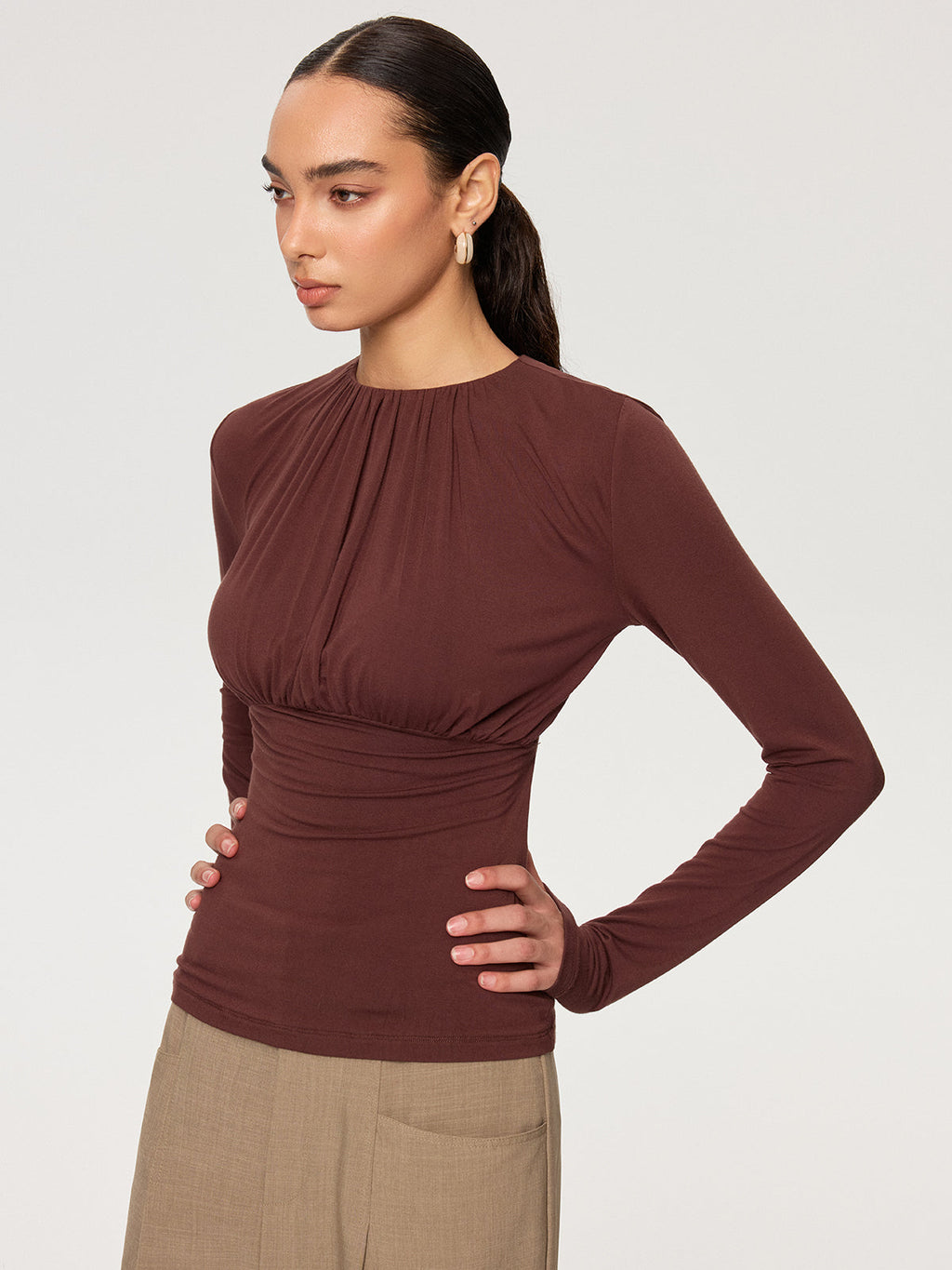 Geraffte Langarm-Strickbluse mit Rundhalsausschnitt