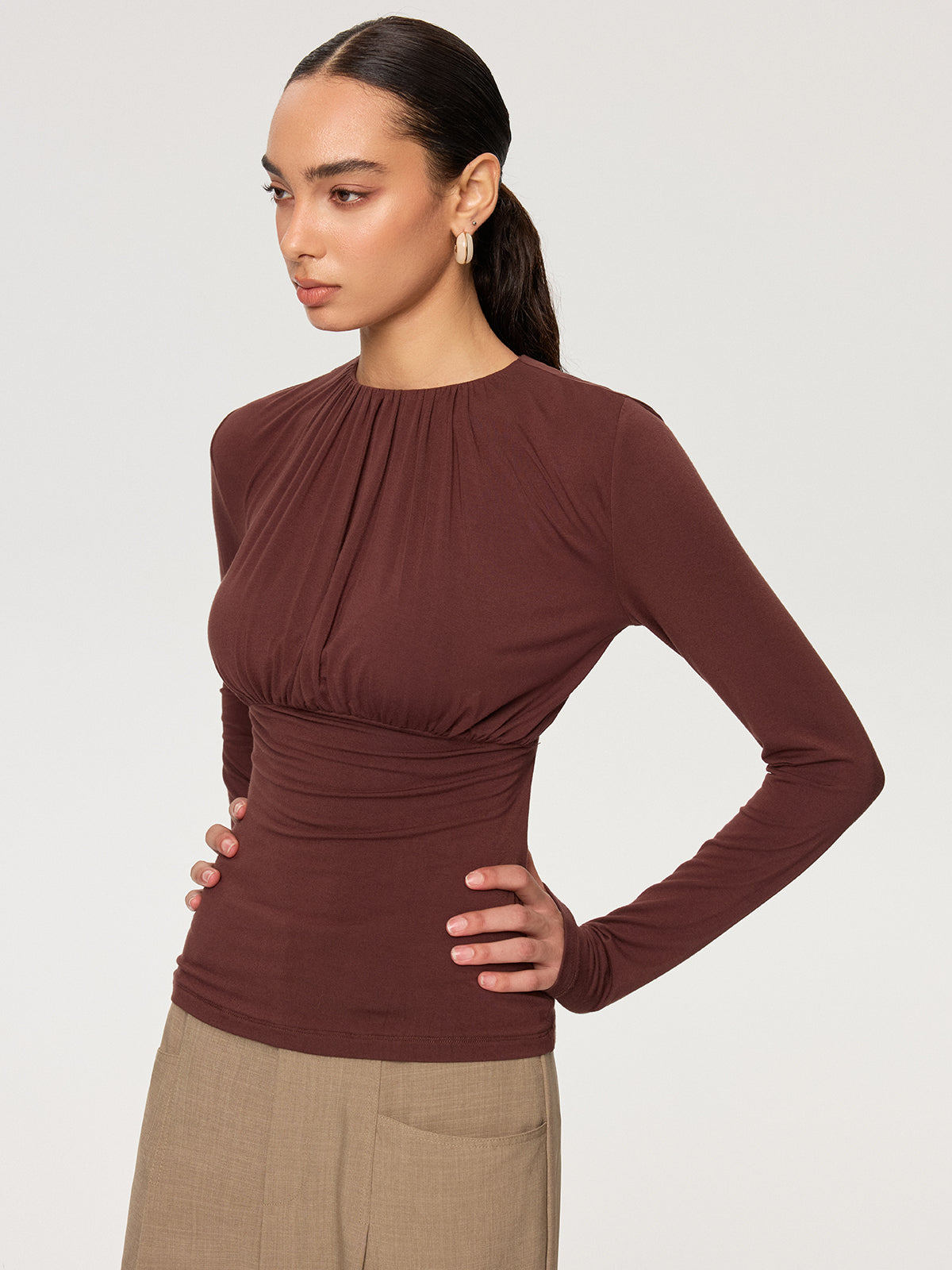Geraffte Langarm-Strickbluse mit Rundhalsausschnitt