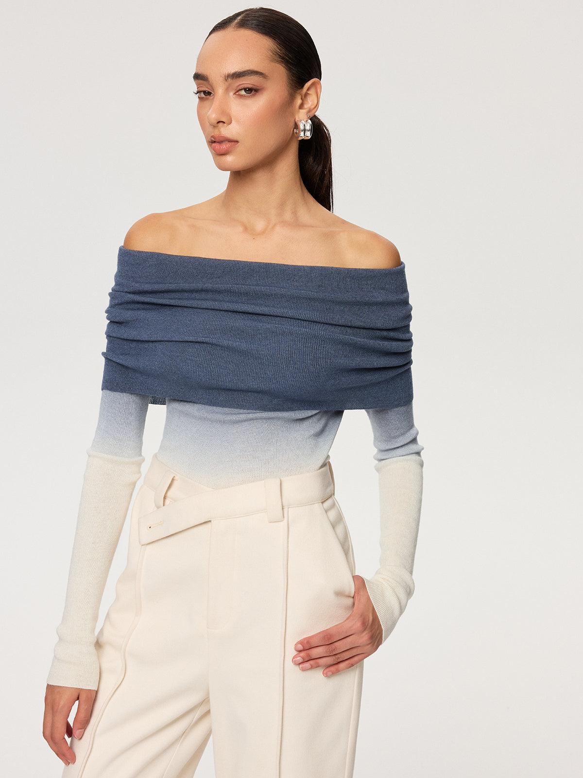 Schulterfreies Ombre-Strickoberteil aus Wollmischung