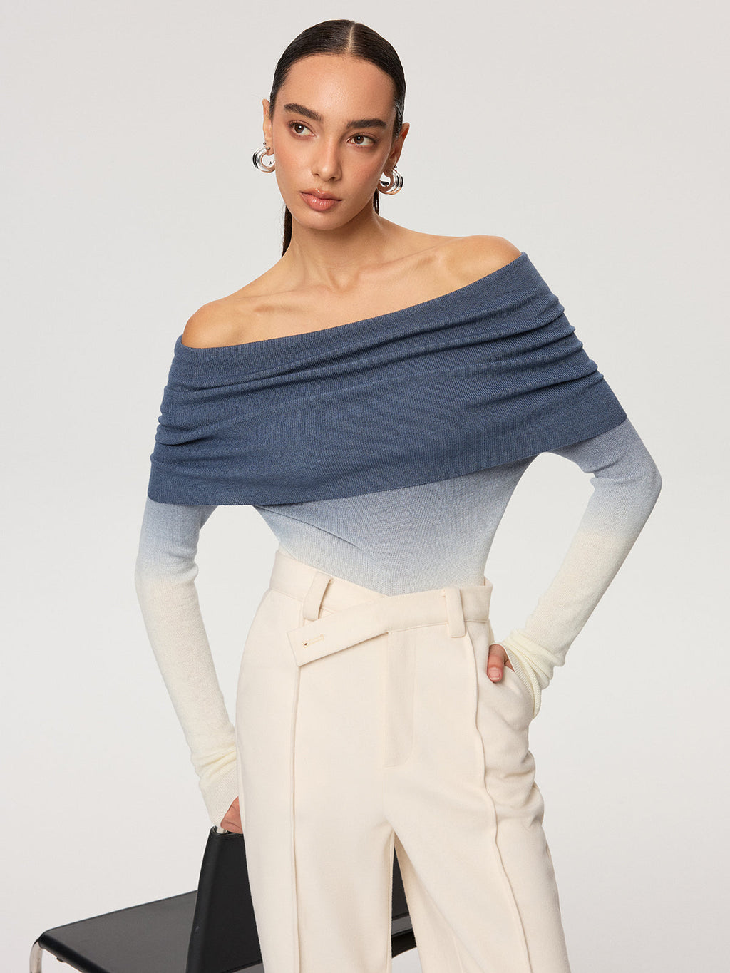 Schulterfreies Ombre-Strickoberteil aus Wollmischung