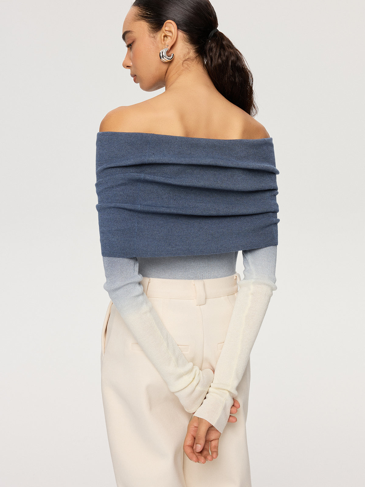Schulterfreies Ombre-Strickoberteil aus Wollmischung