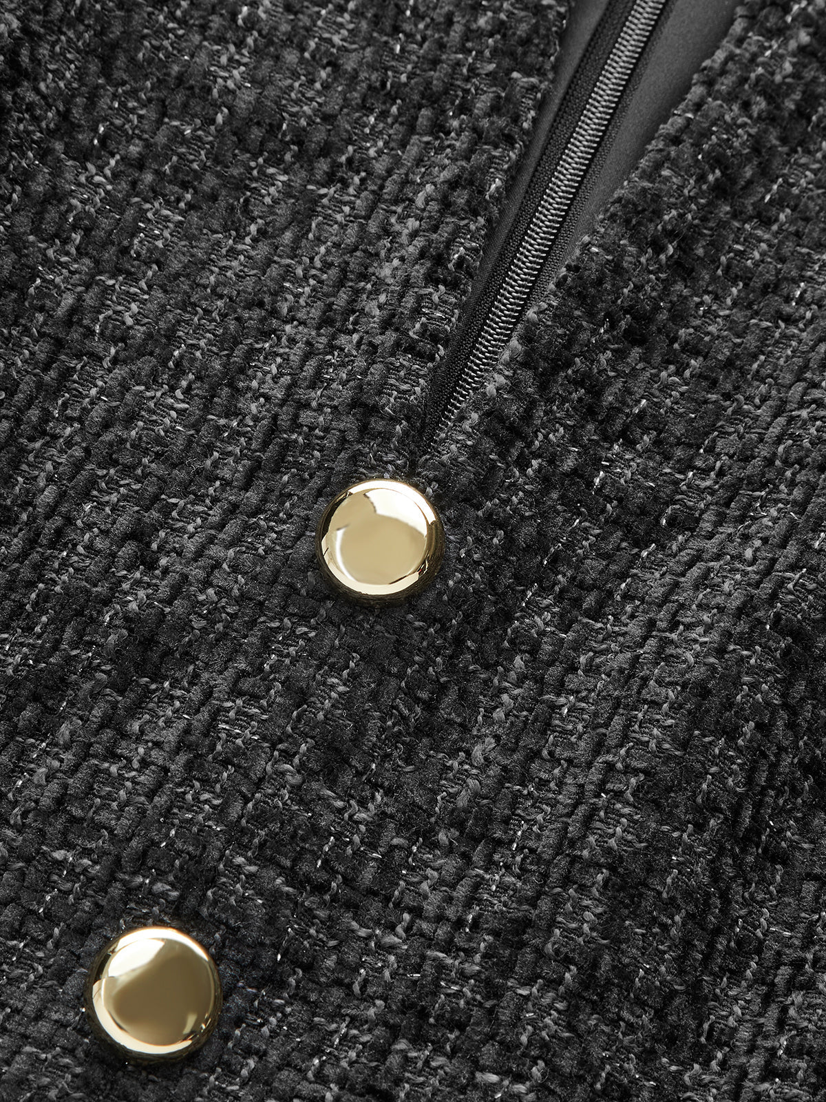 Robe mini sans manches en tweed à boutons métalliques 