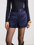 Satin-Shorts mit mittelhohem Bund und Gürtel