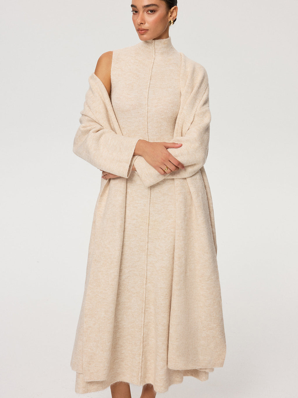 Strickmantel und ärmelloses Rollkragenkleid Zweiteiler
