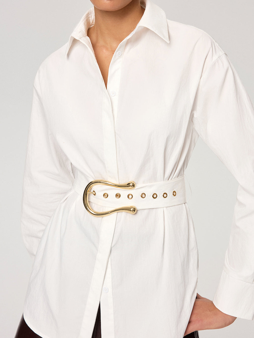 Chemise en mélange de coton avec ceinture à boucle métallique