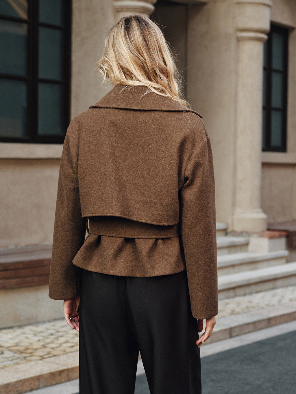 Manteau croisé en tweed à ceinture
