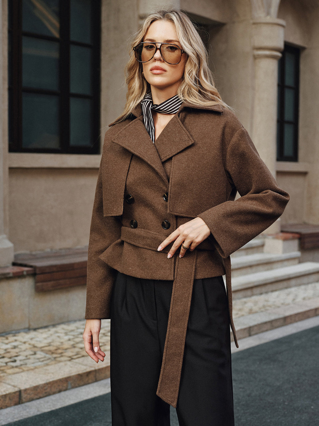 Manteau croisé en tweed à ceinture