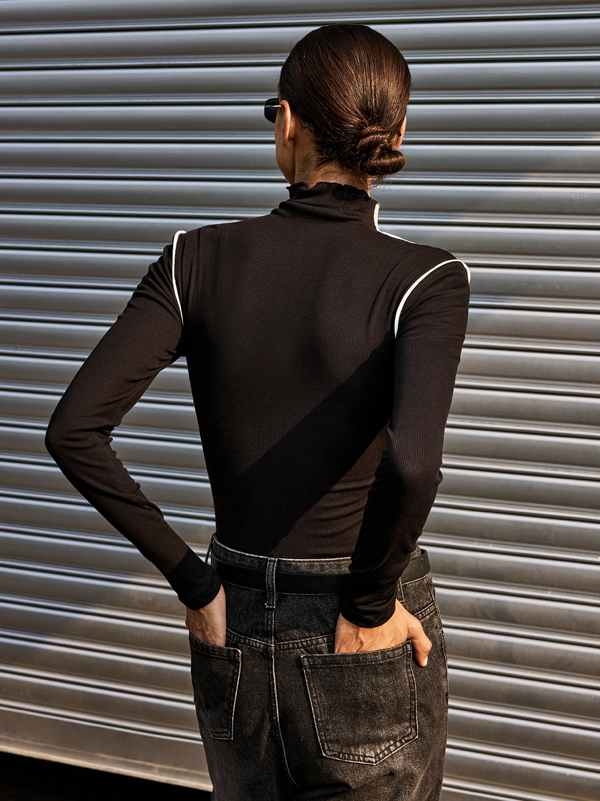 Contrast Asymmetric Piping Mock-Neck T-Shirt