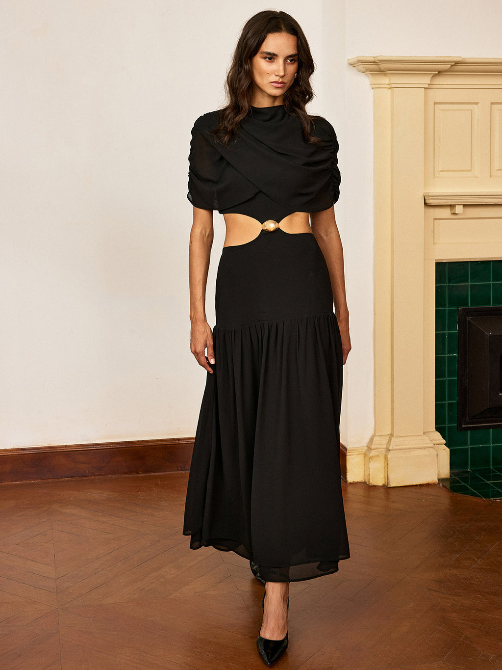 Robe longue en mousseline découpée avec détails métalliques