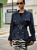 Zweireihiger Trenchcoat mit Gürtel