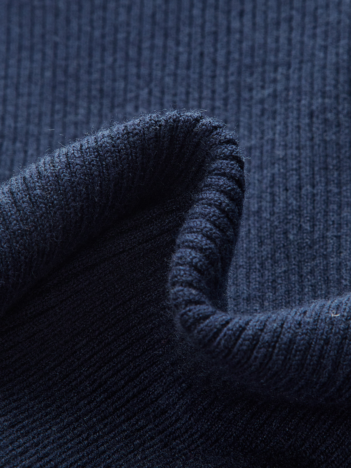 Haut en maille à revers asymétrique et boutons sur le devant 