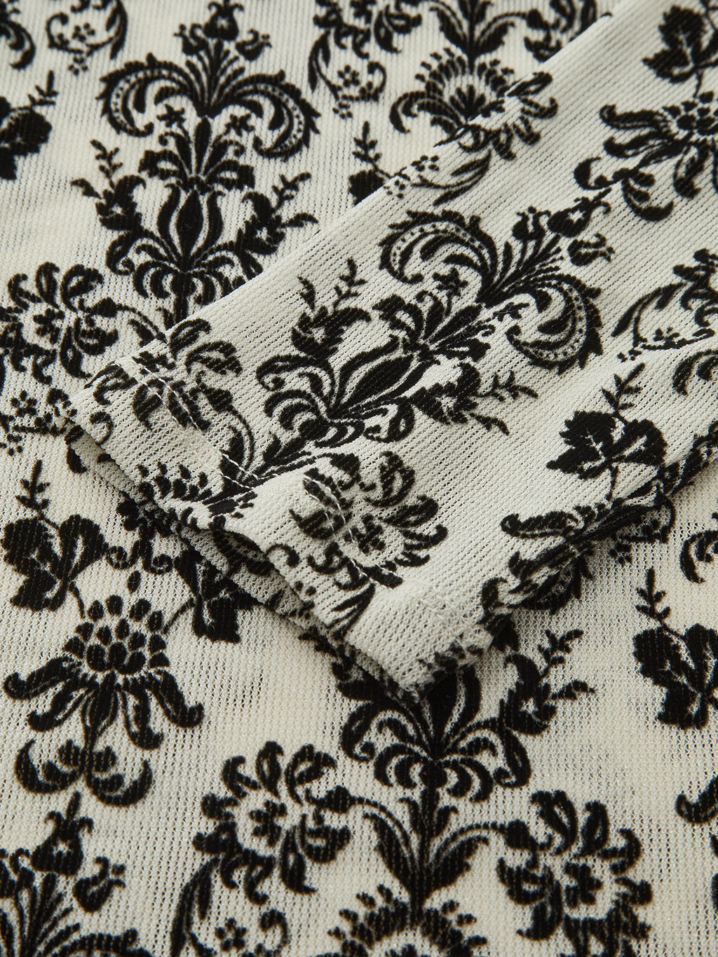 T-Shirt mit Damastdruck und Stehkragen
