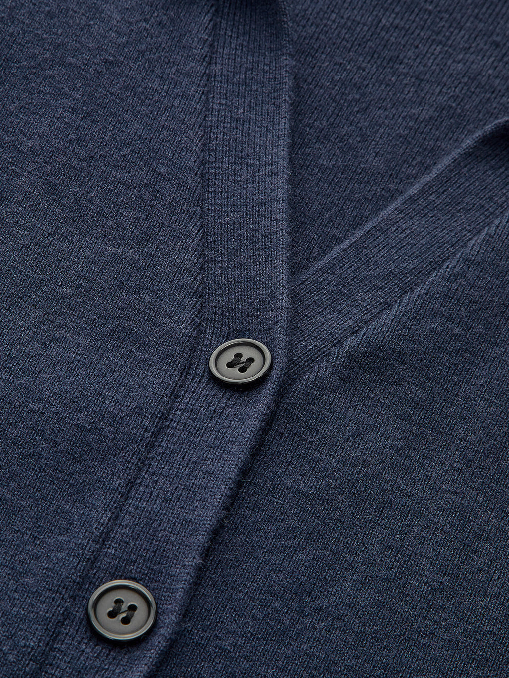 Gilet long en maille boutonnée à col