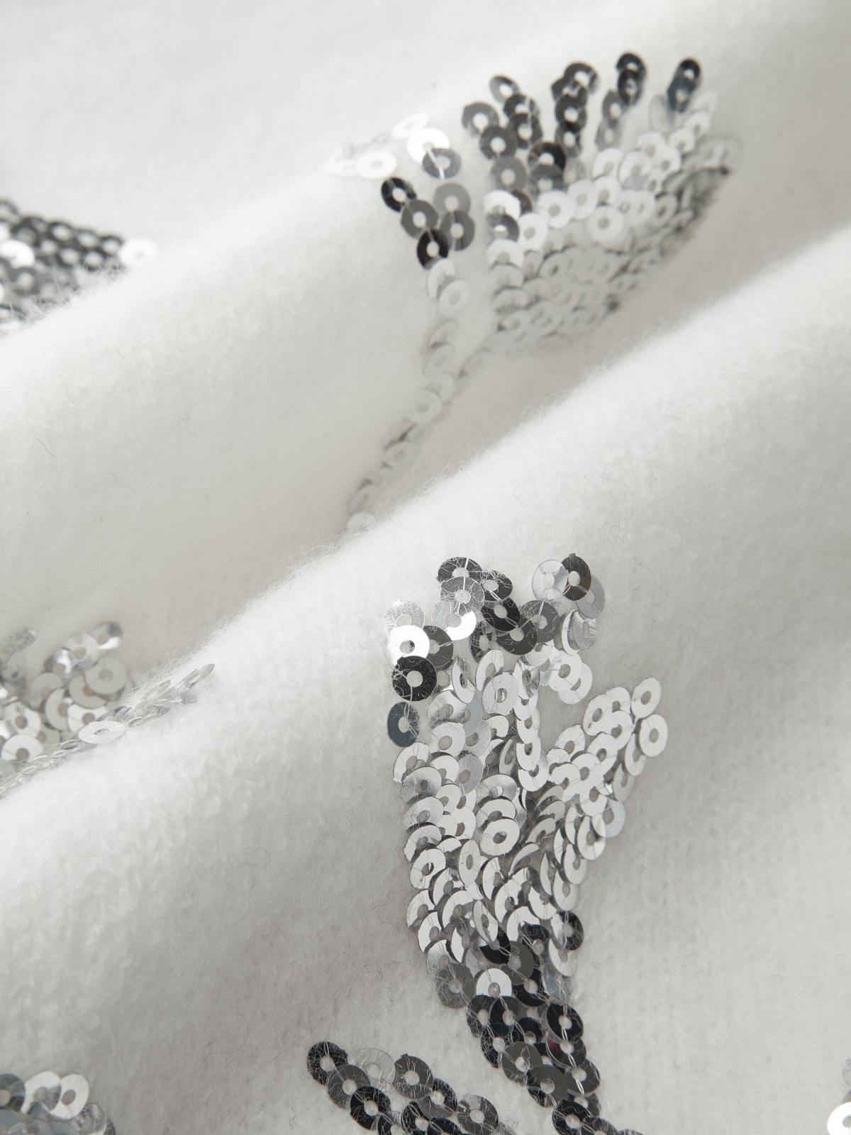 Pull oversize à sequins et fleurs 