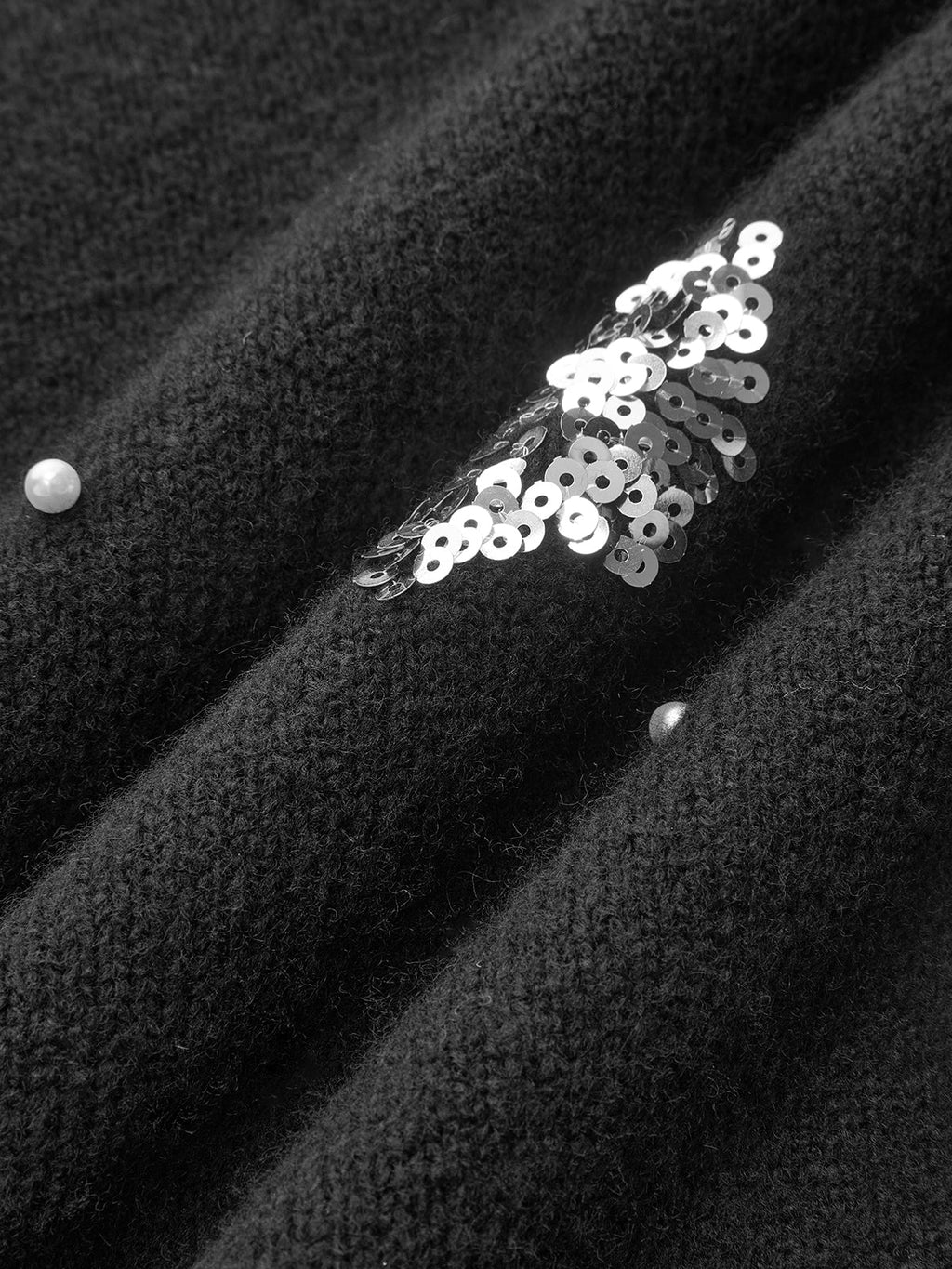 Pullover mit Pailletten-Blumen & Perlenakzenten
