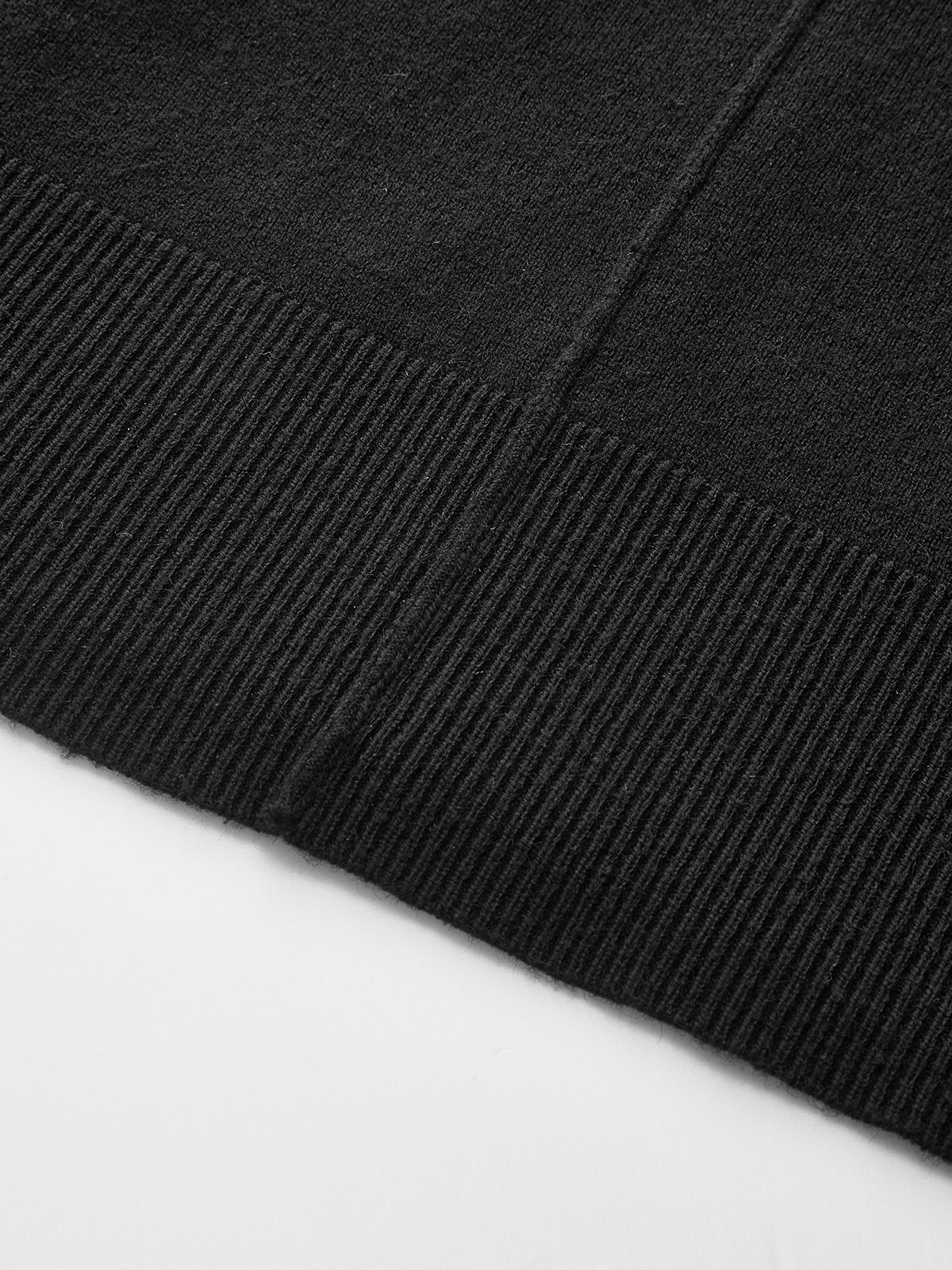 Rollkragenpullover mit Faltenmanschetten und Kontrastdetails