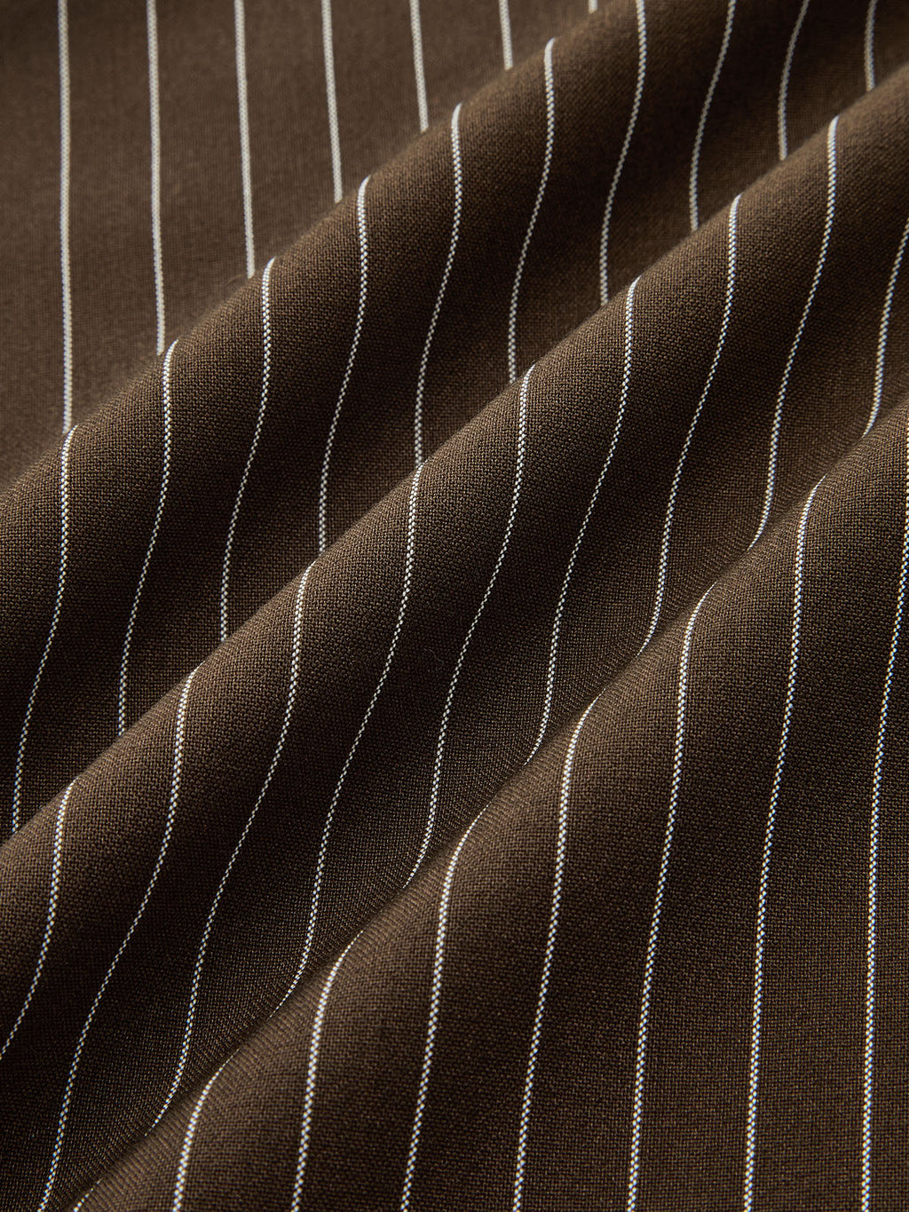Gestreifte Bundfaltenhose mit Gürtel