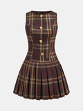 Mini-robe plissée sans manches à carreaux et détails métalliques