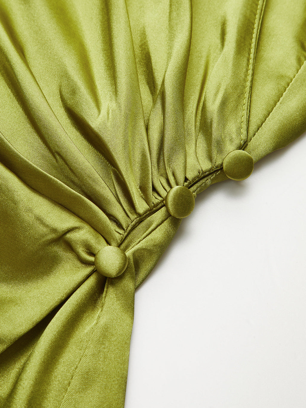 Chemise cache-cœur asymétrique en satin avec col et boutons latéraux