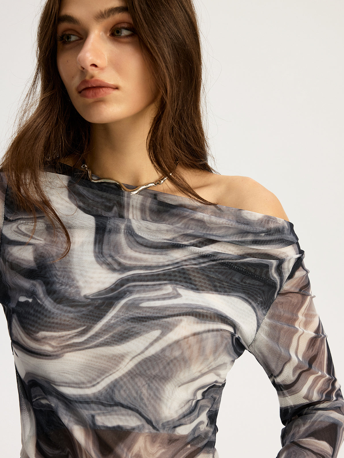 Haut à épaules dénudées en maille orageuse 