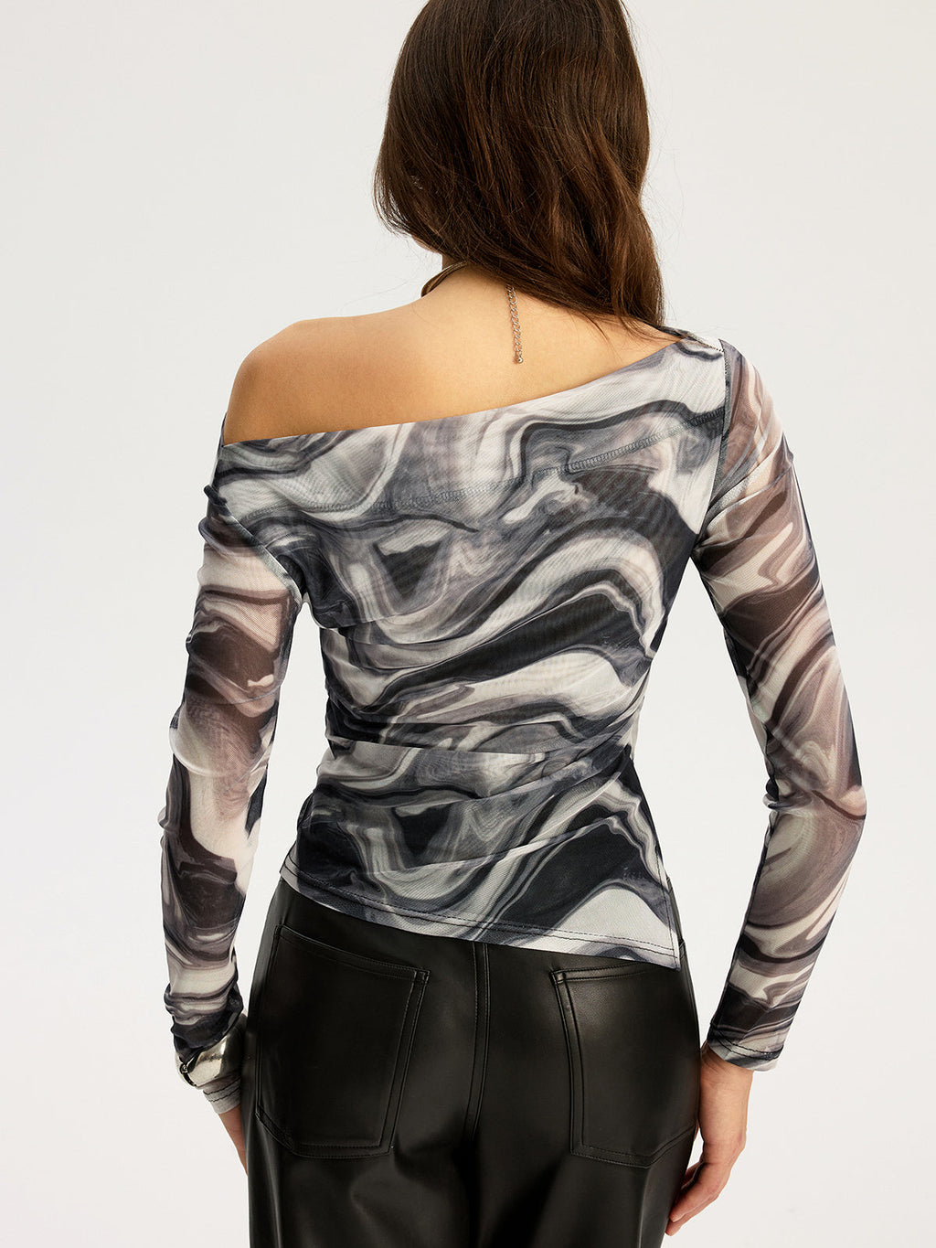 Stürmisches Off-Shoulder Mesh-Top