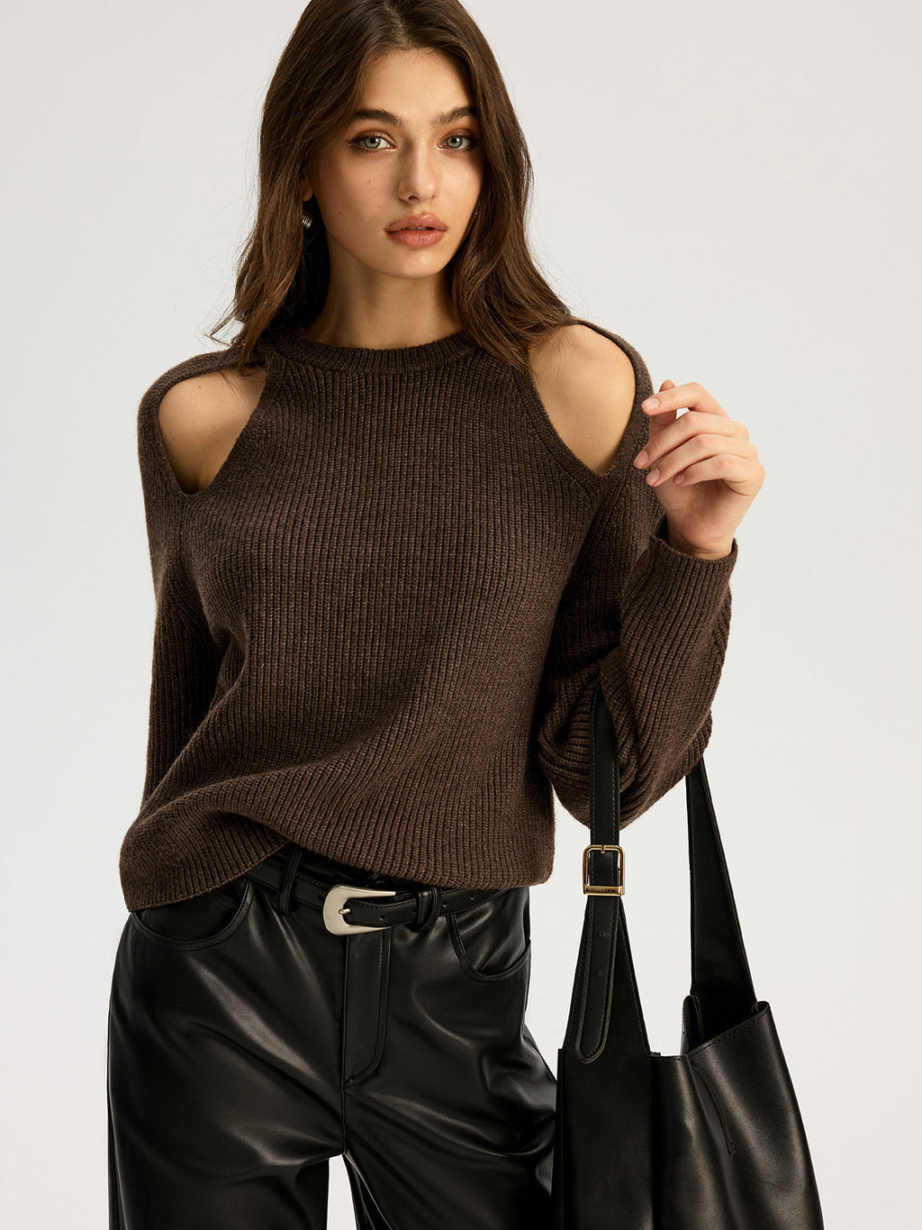 Pull en maille côtelée découpé