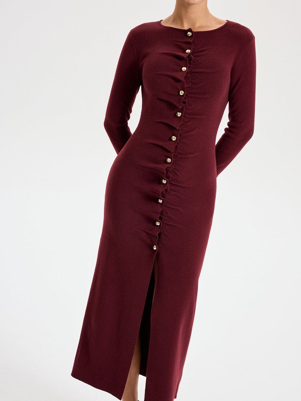 Robe en maille élégante à manches longues, col large et boutonnée sur le devant