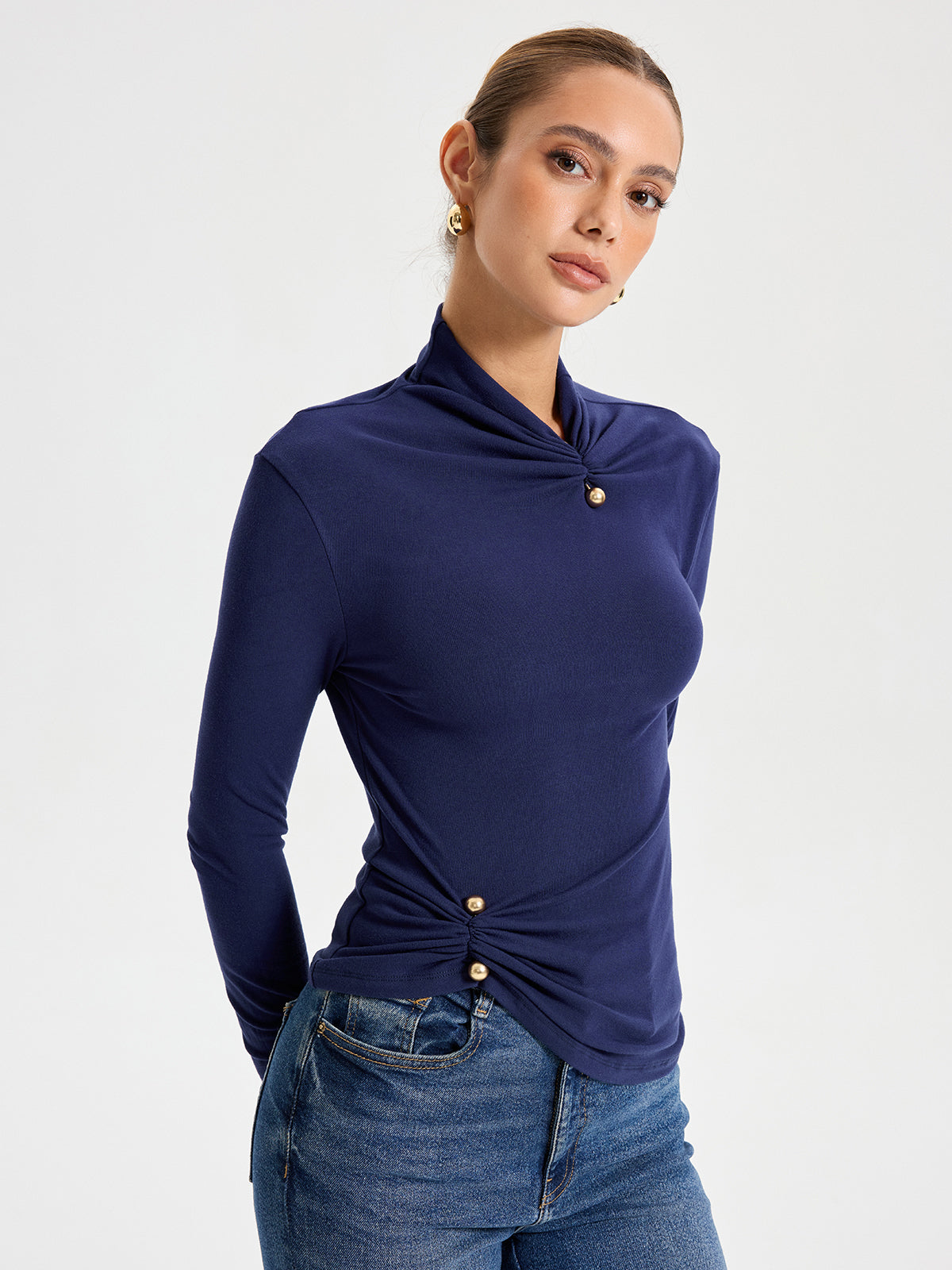 T-shirt manches longues slim en tissu doux avec pin en métal